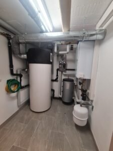 Chaufferie avec unité intérieure module Ecodan + boiler thermodynamique