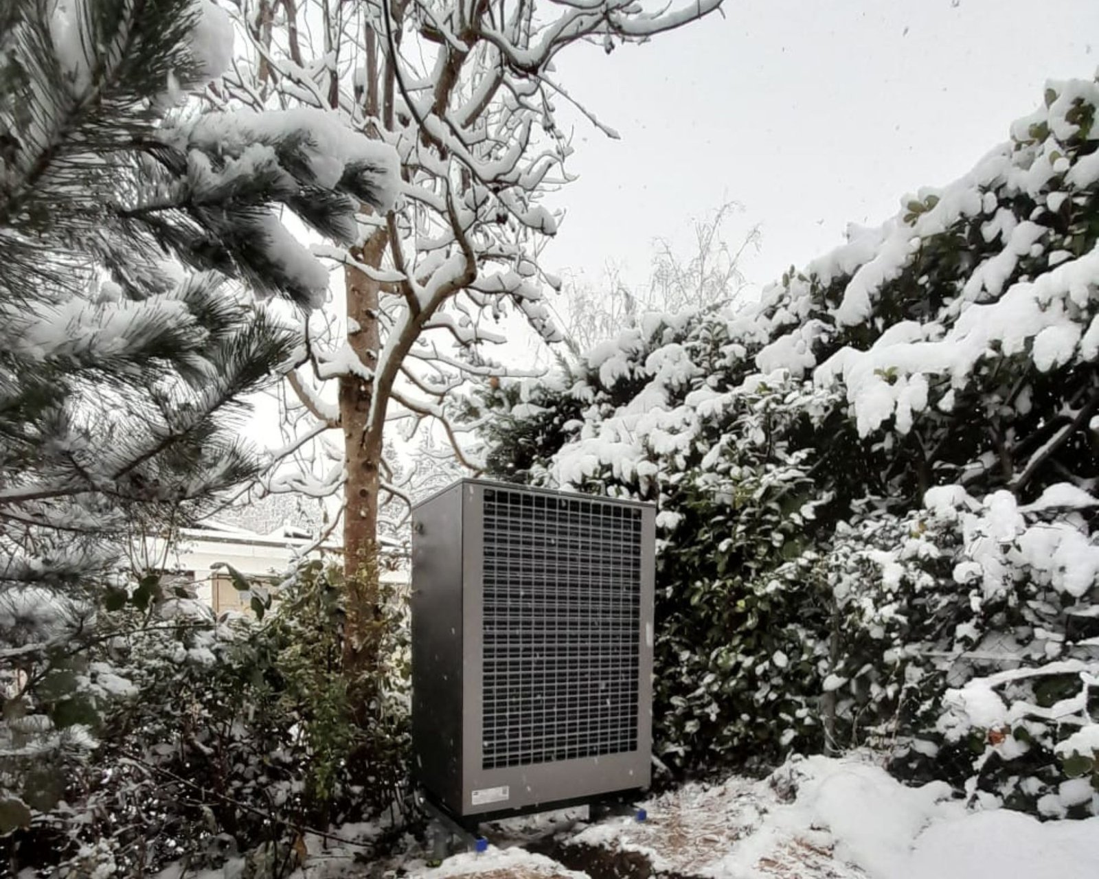 Image de la pompe à chaleur Oertli qui résiste au froid de chez AFM énergie une entreprise Suisse