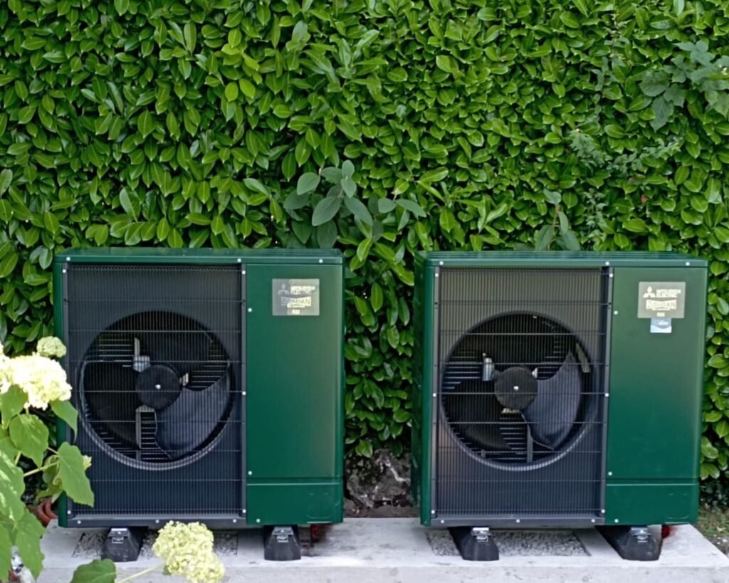 Image de deux pompes à chaleur verte utilisé simultanément grâce au système de pompe à chaleur en cascade mis en place par AFM Vaud