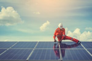 Nettoyage, entretien et dépannage de panneaux solaires dans le canton de Vaud. Intervention rapide, toutes marques.